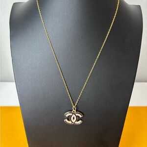 Gold Pendant Necklace. NWOT